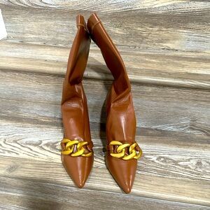 NWT Stylish soft leather ankle boots with chain accent